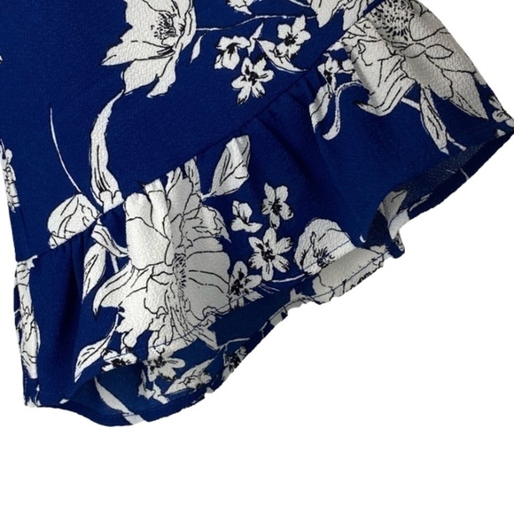 Faith and Joy floral pattern bell sleeve blouse size small - Picture 3 of 5